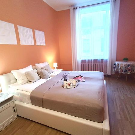 Spacious Old Town Family Peachy 2 Bedrooms Apartment, Nearby The Riga Presidential Castle Luaran gambar