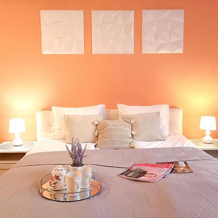 Spacious Old Town Family Peachy 2 Bedrooms Apartment, Nearby The Riga Presidential Castle Luaran gambar