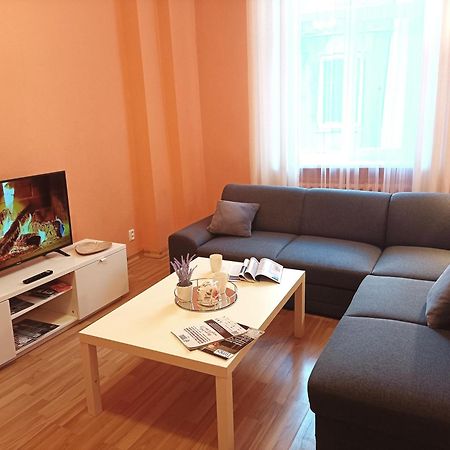 Spacious Old Town Family Peachy 2 Bedrooms Apartment, Nearby The Riga Presidential Castle Luaran gambar