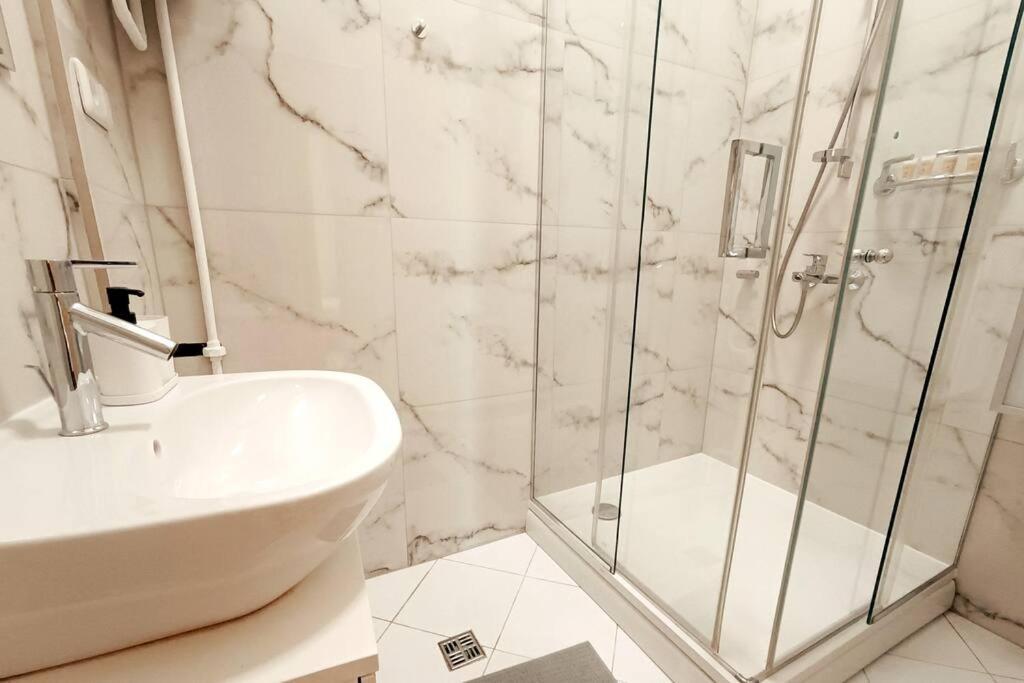 Spacious Old Town Family Peachy 2 Bedrooms Apartment, Nearby The Riga Presidential Castle Luaran gambar