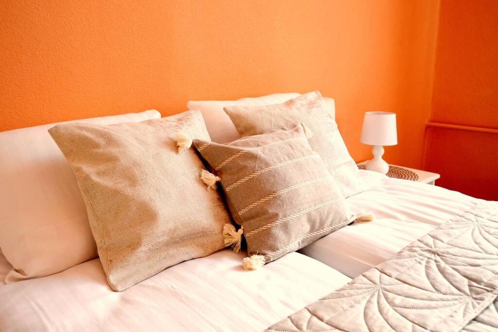 Spacious Old Town Family Peachy 2 Bedrooms Apartment, Nearby The Riga Presidential Castle Luaran gambar