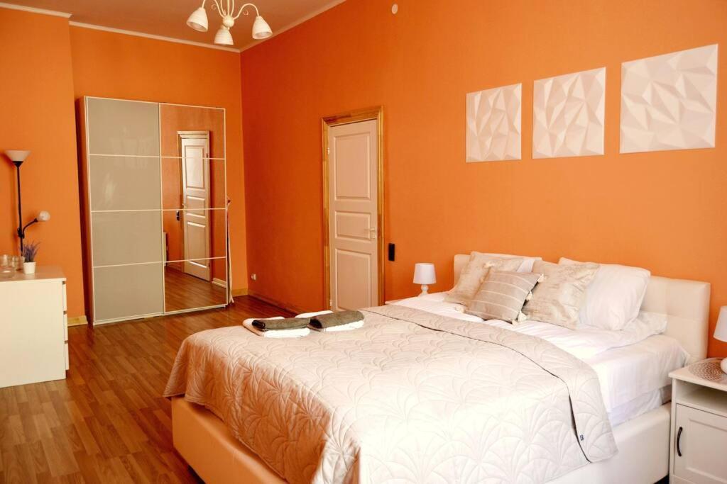 Spacious Old Town Family Peachy 2 Bedrooms Apartment, Nearby The Riga Presidential Castle Luaran gambar