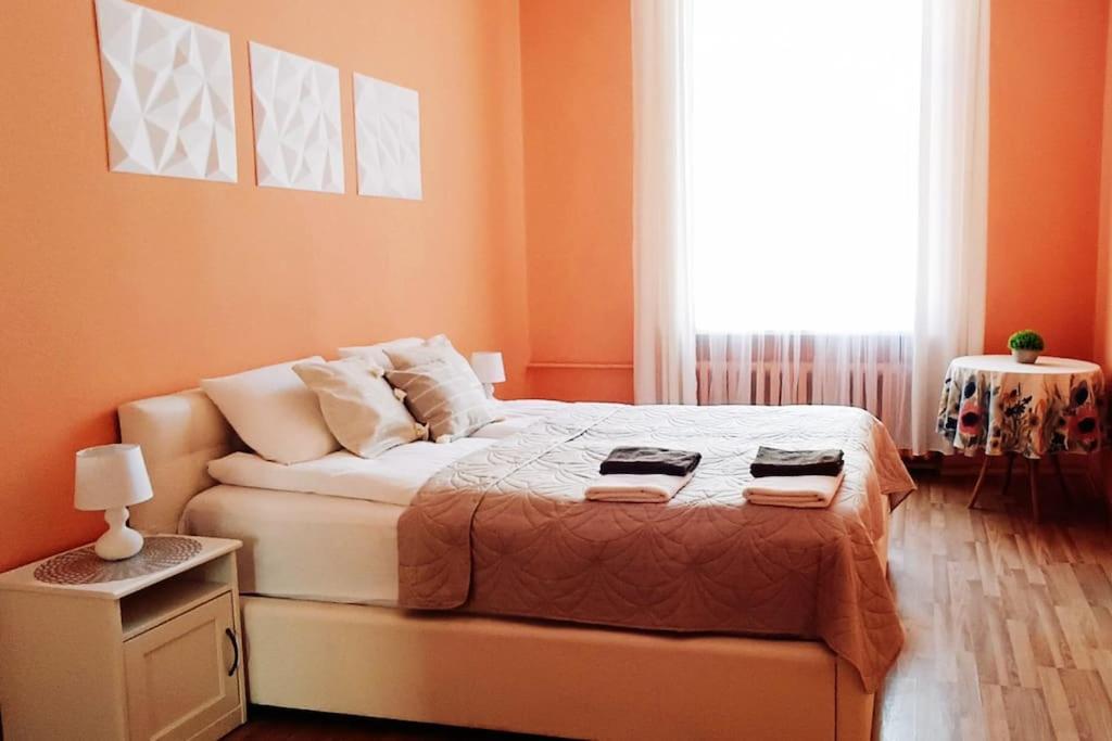 Spacious Old Town Family Peachy 2 Bedrooms Apartment, Nearby The Riga Presidential Castle Luaran gambar