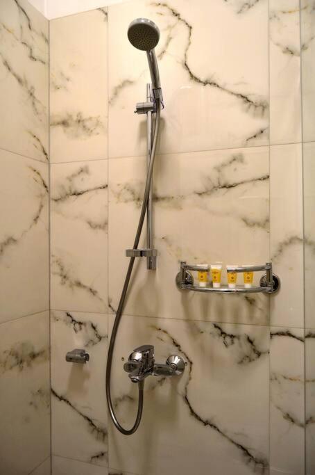 Spacious Old Town Family Peachy 2 Bedrooms Apartment, Nearby The Riga Presidential Castle Luaran gambar