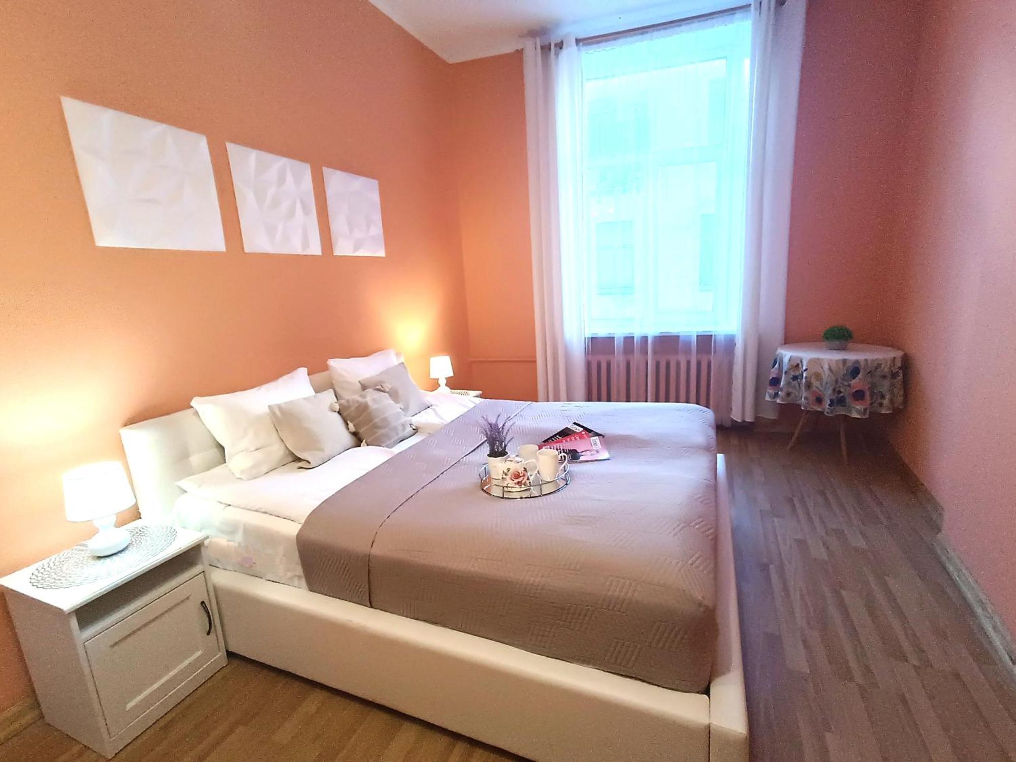 Spacious Old Town Family Peachy 2 Bedrooms Apartment, Nearby The Riga Presidential Castle Luaran gambar