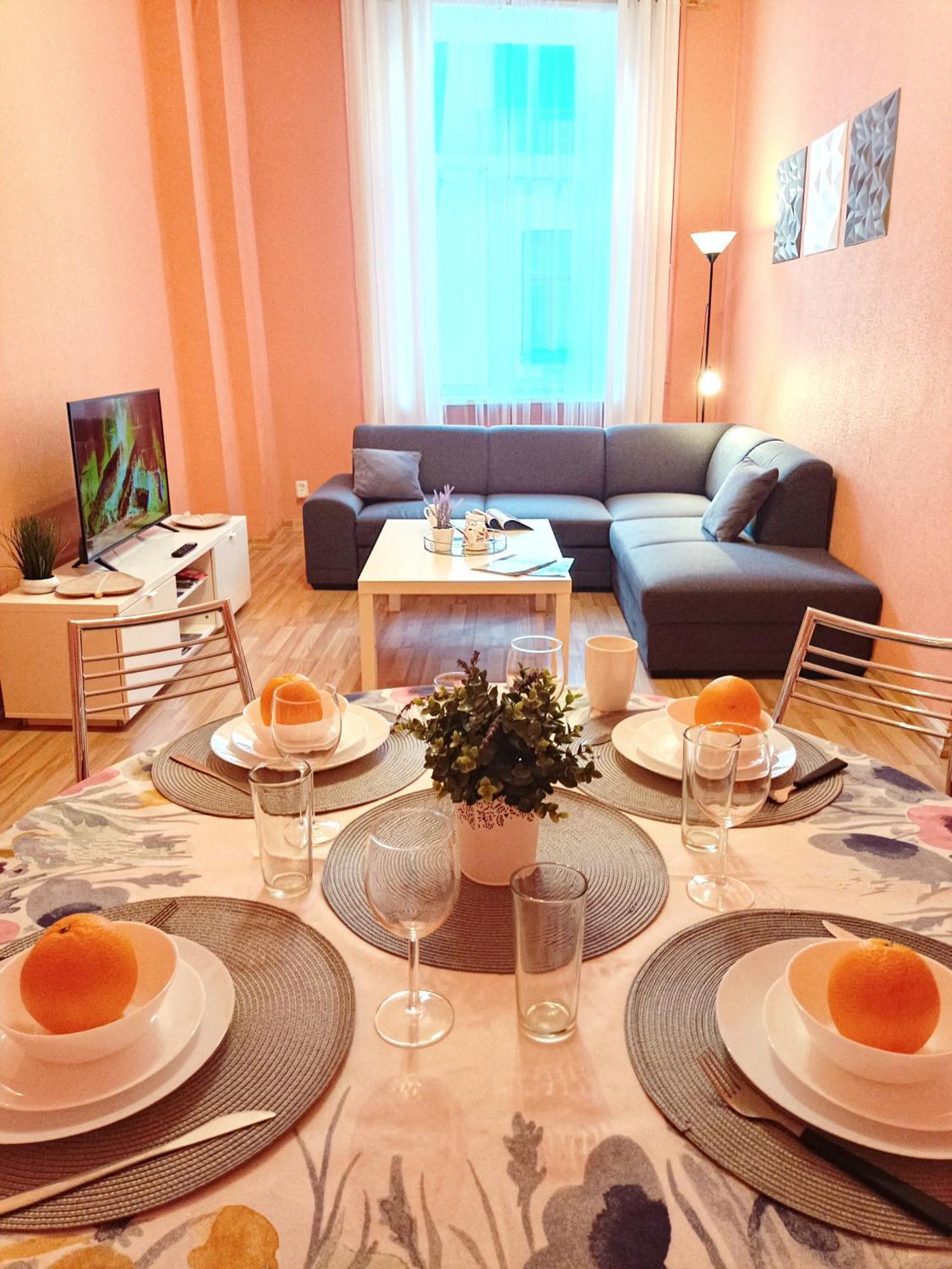 Spacious Old Town Family Peachy 2 Bedrooms Apartment, Nearby The Riga Presidential Castle Luaran gambar